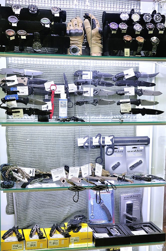 Ножи и различное снаряжение в магазине Allmulticam на Коцюбинского в Москве