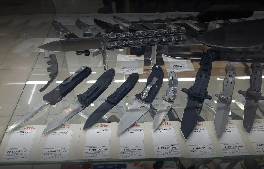 Выбор ножей в магазине "Охотактив" в Саратове