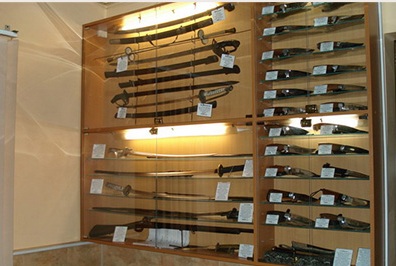 Ножи и сувенирное оружие в магазине "Смоленский антиквариат"