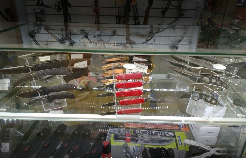 Ассортимент ножей в магазине "Стрела" в Тольятти