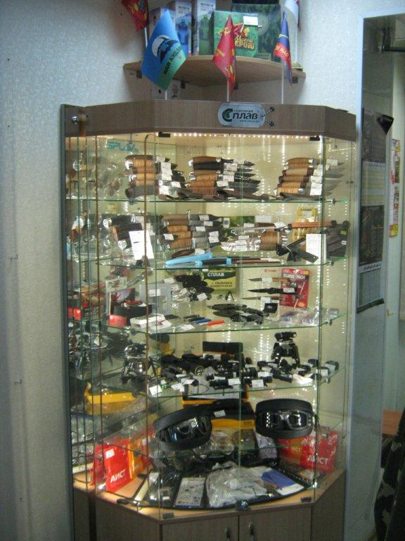 Витрина ножей в магазине "Сплав" на Ленинского Комсомола в Ульяновске