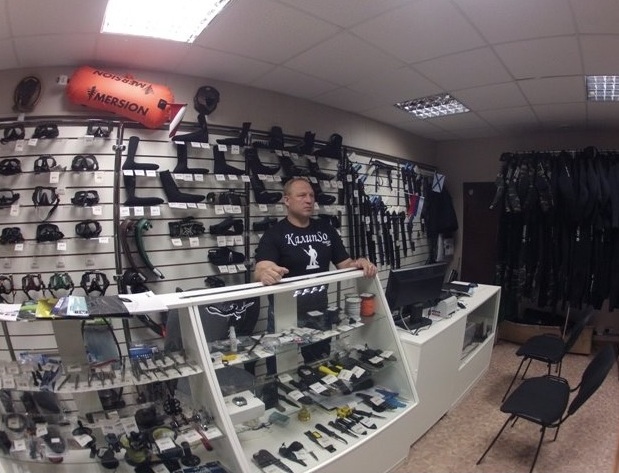 Ножи и другие товары в магазине "Калипсо" на Оломоуцкой в Волжском