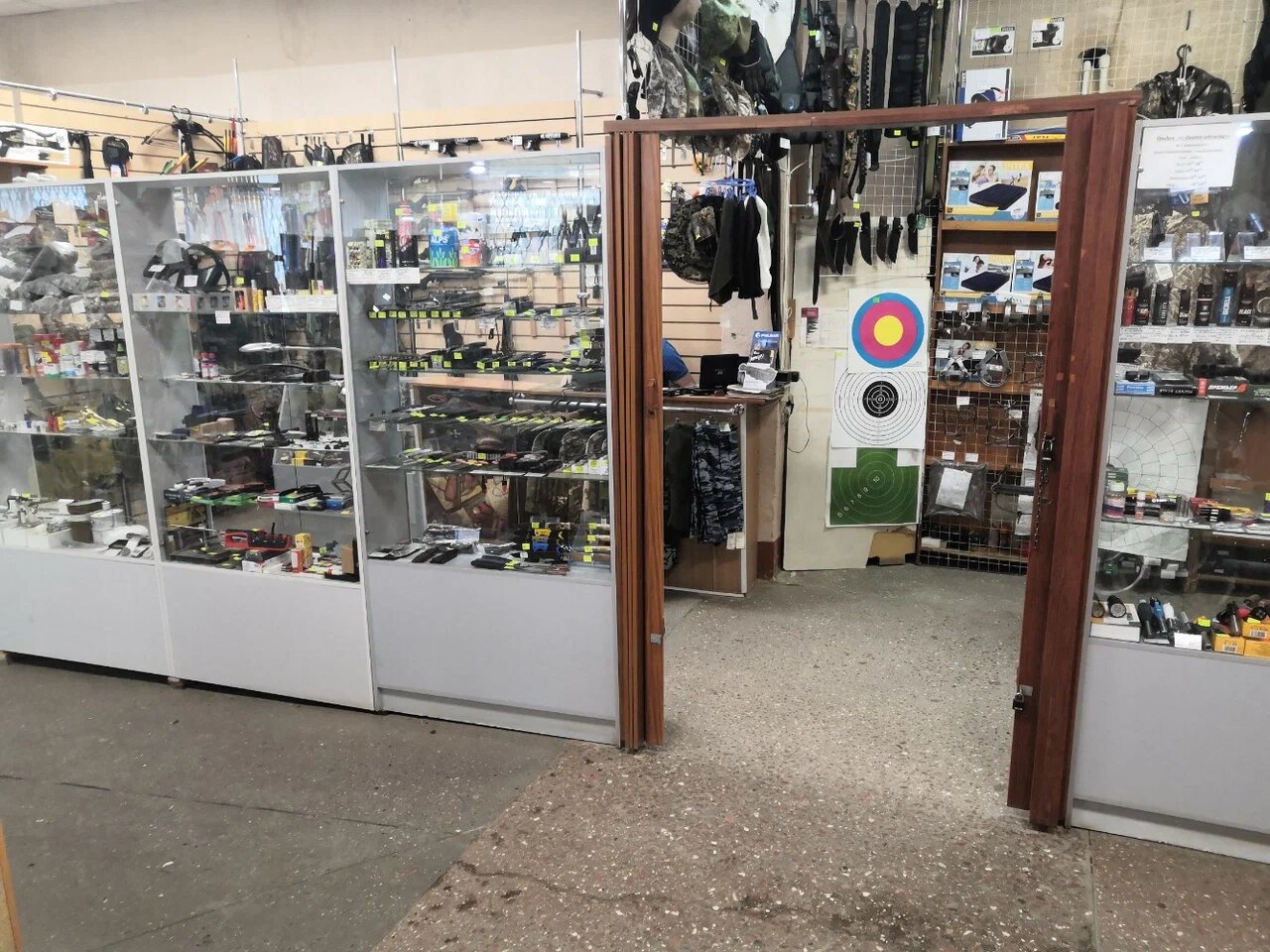 Ассортимент товаров магазина "Охота-Одежда" на Есенина в Рязани