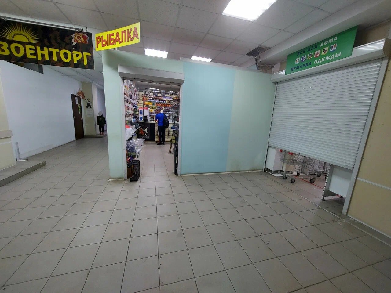 Вход в магазин "Рыболовная демократия" на 3-м Почтовом отделении в Люберцах