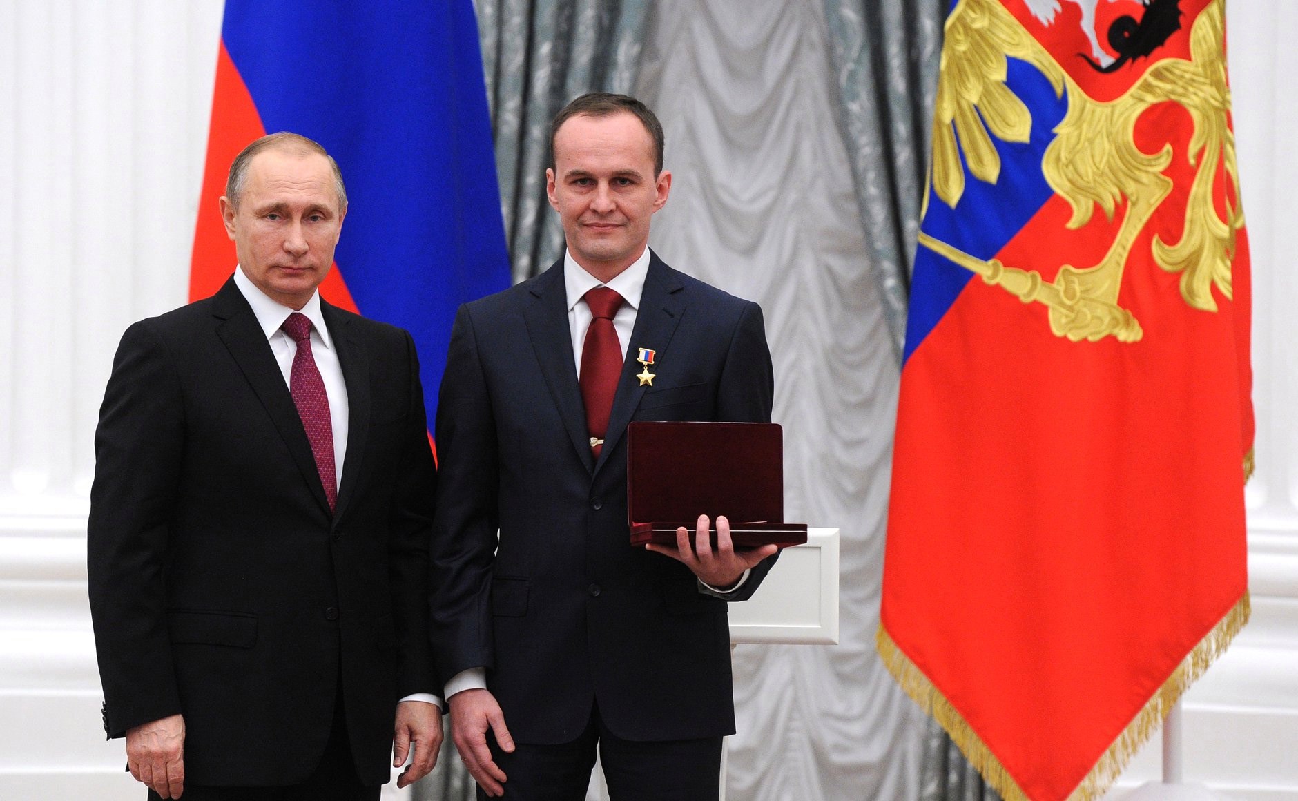 Вручение медали «Золотая Звезда» Героя России президентом Владимиром Путиным