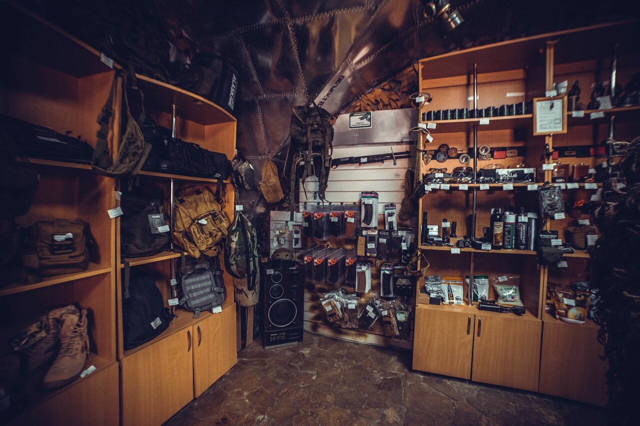 Ассортимент товаров армейского магазина "Объект 82" на Свердлова в Керчи