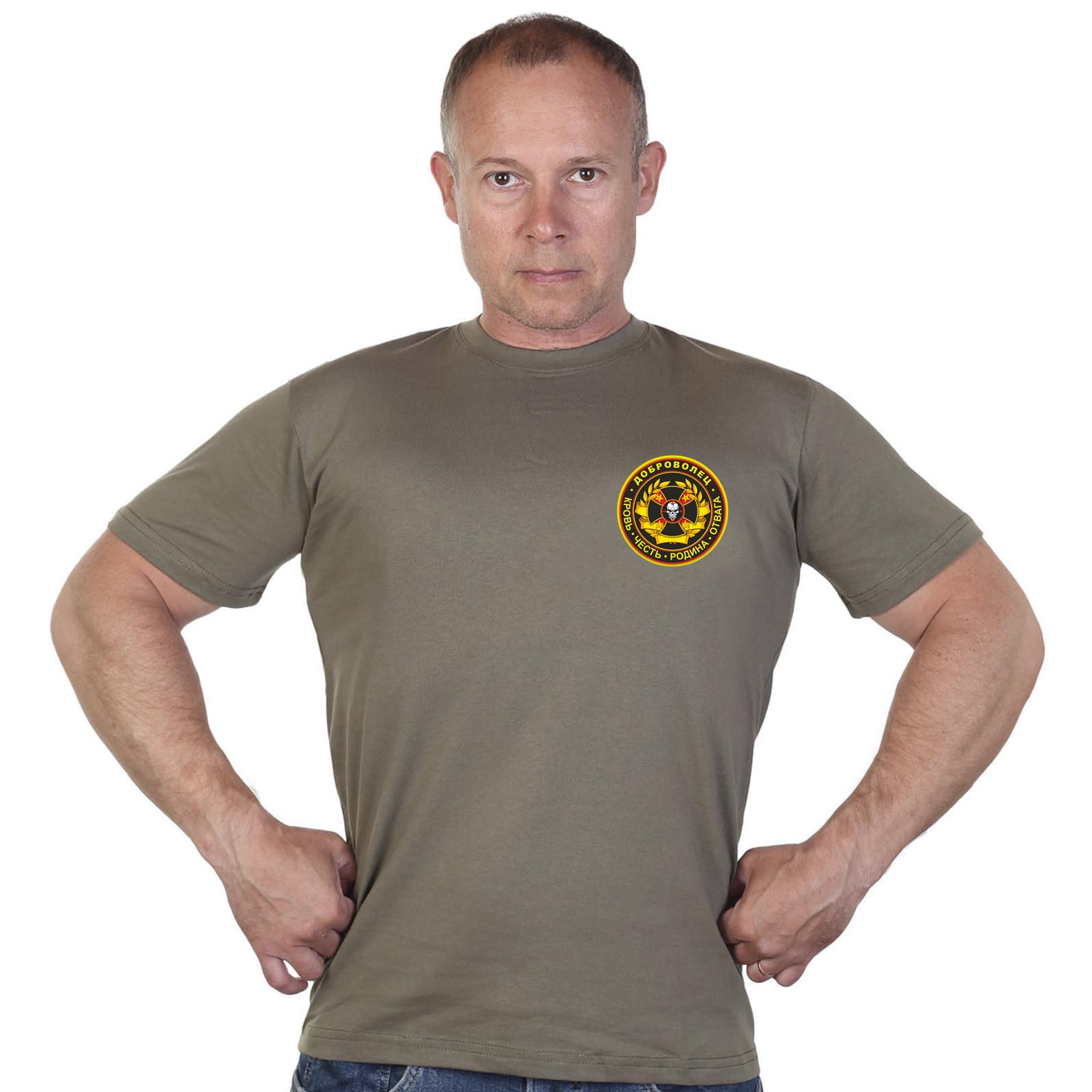 Купить оливковую мужскую футболку с термоаппликацией Доброволец с доставкой