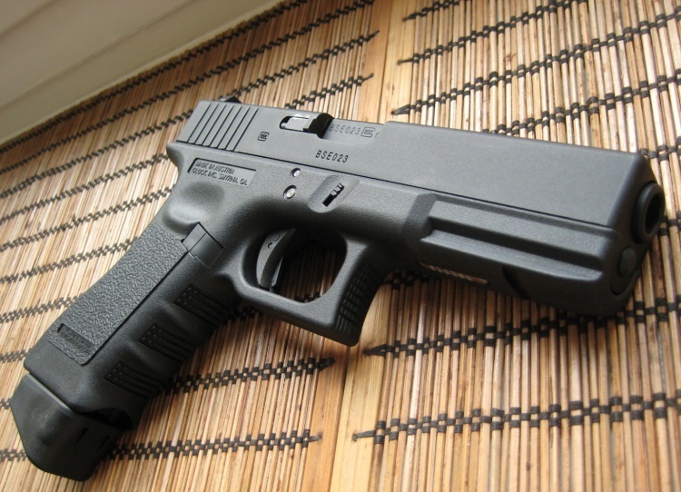 Страйкбольный аналог пистолета Glock 18C