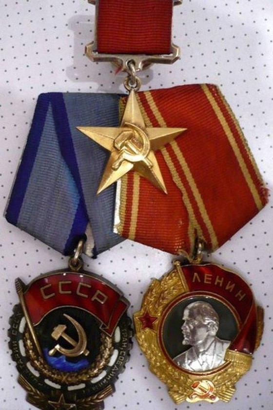 Муляжи наград СССР за труд