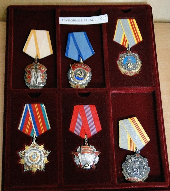 Коллекция муляжей советских орденов за трудовые заслуги от Военпро