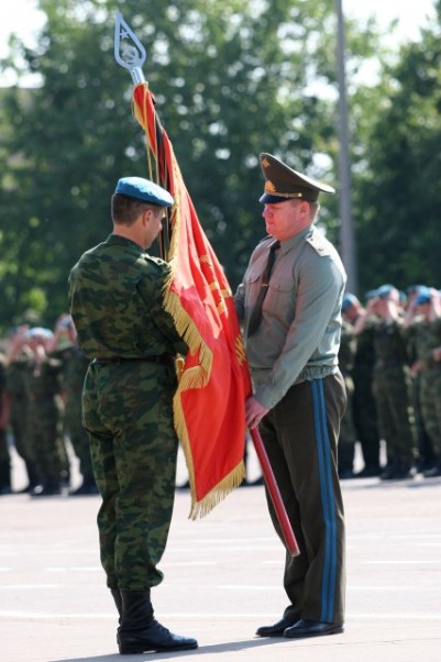 Прощание с Боевым знаменем 119-го гвардейского парашютно-десантного полка. Наро-Фоминск. 2005 год