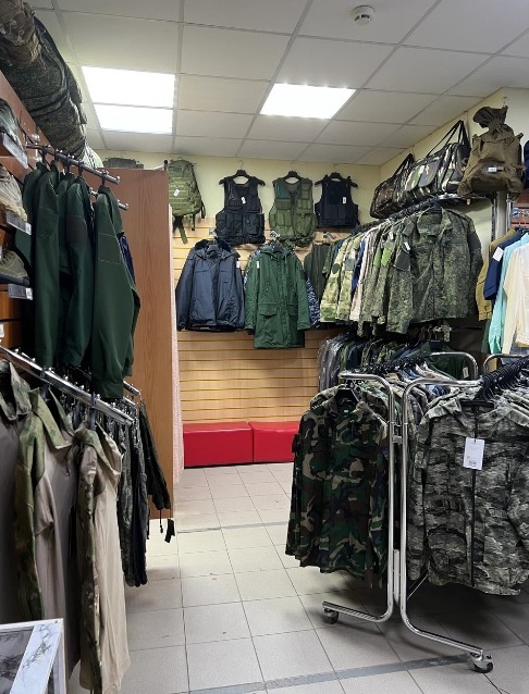 Ассортимент товаров армейского магазина "Воин Торг" на Энтузиастов в Балашихе
