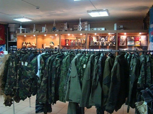 Ассортимент товаров в армейском магазине "Каптерка" на Евстафьева в Балашихе