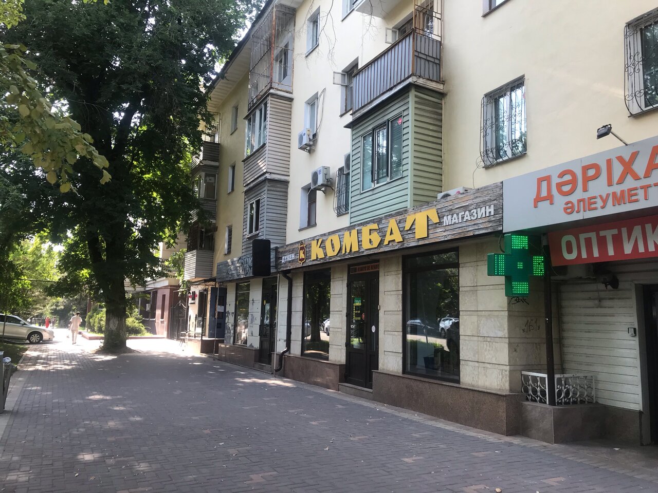 Армейский магазин "Комбат" на Кабанбай батыра в Алматы
