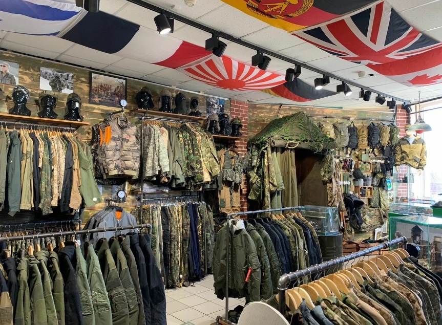 Ассортимент товаров армейского магазина "Солдат" на Огородной в Наро-Фоминске