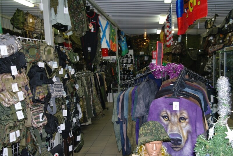 Ассортимент товаров армейского магазина "Сталкер" на Желябова с Смоленске