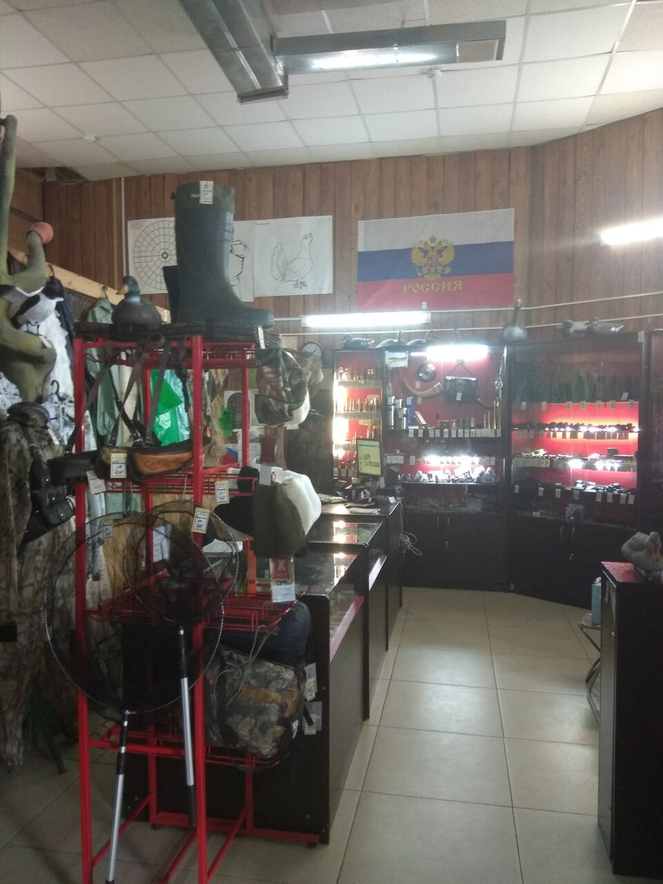 Ассортимент товаров армейского магазина "Конвой" на Бакунина в Смоленске