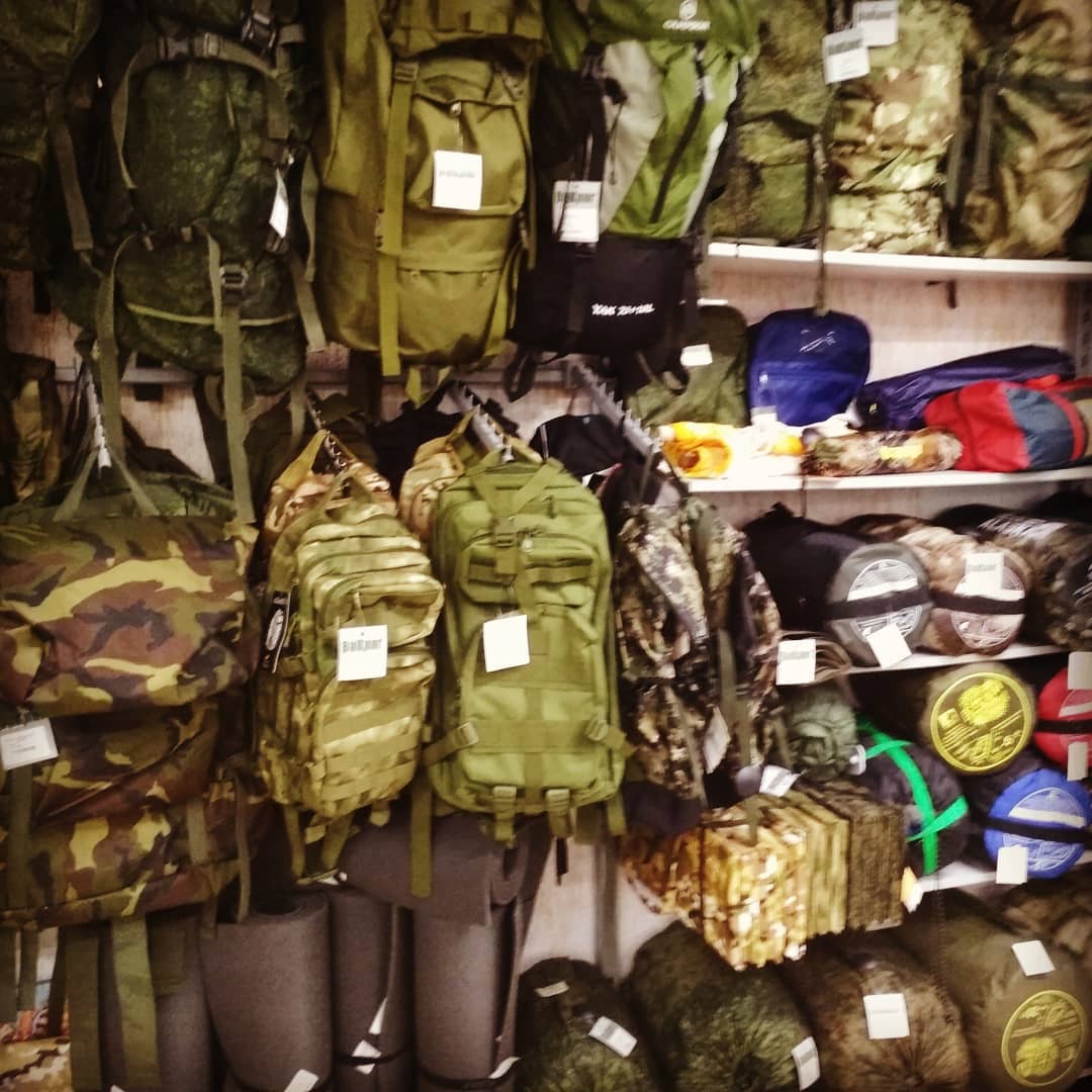 Ассортимент товаров армейского магазина "Викинг" на ул. 45-я Параллель в Ставрополе