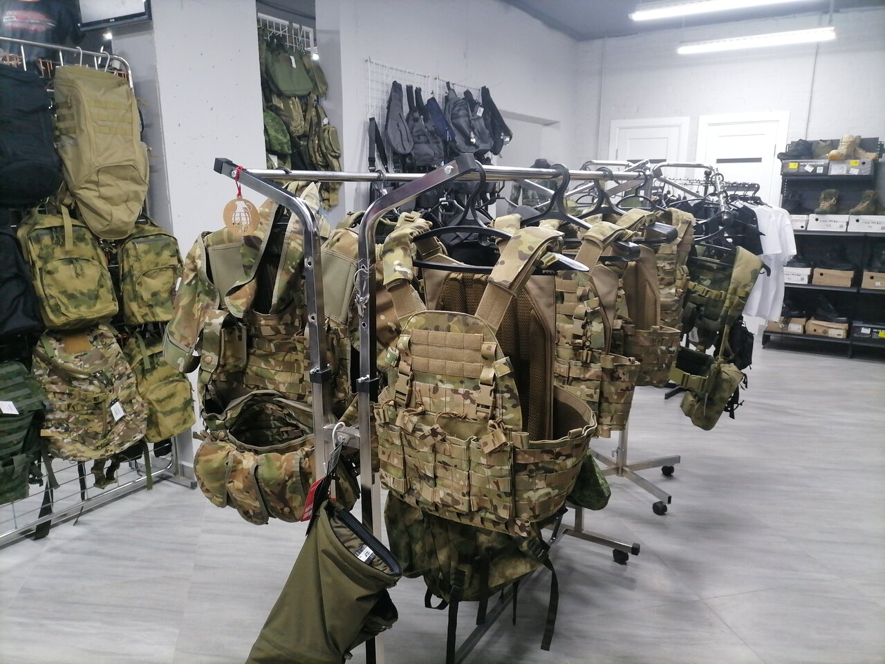 Ассортимент армейского магазина "Горячая точка" на Пирогова в Ставрополе
