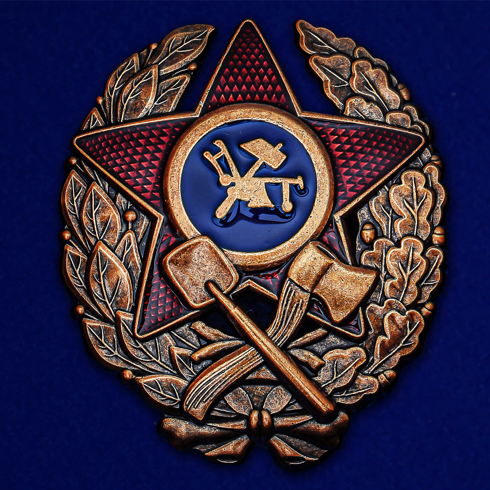 Знак Красного командира инженерных частей (РККА, (1918-1922 гг.) на подставке